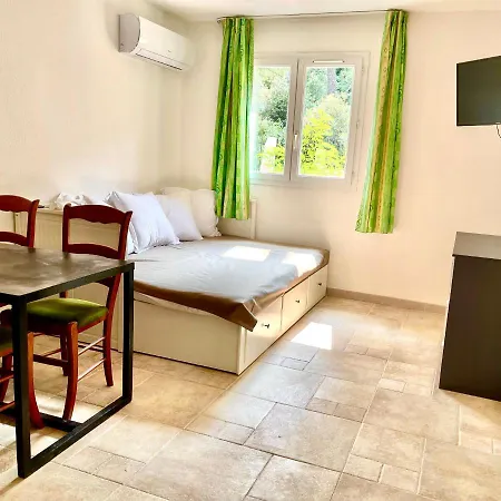 Coin Nuit 205 Les Acacias Daire *